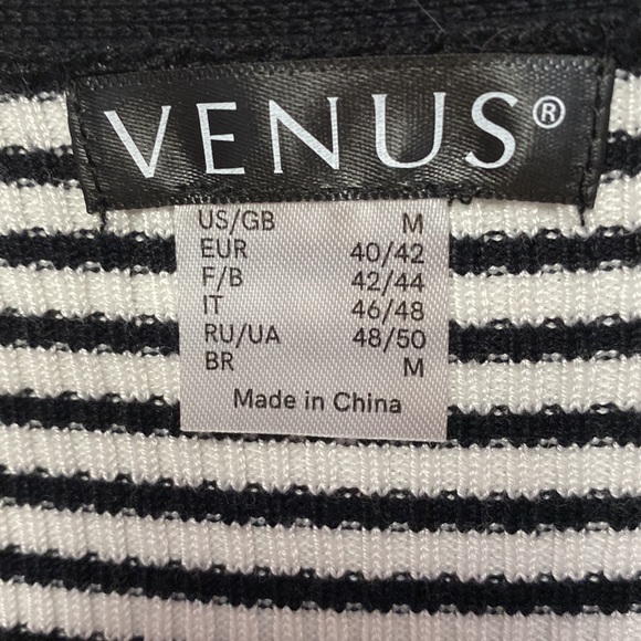 Venus striped stretchy top. Size medium - Picture 3 of 8